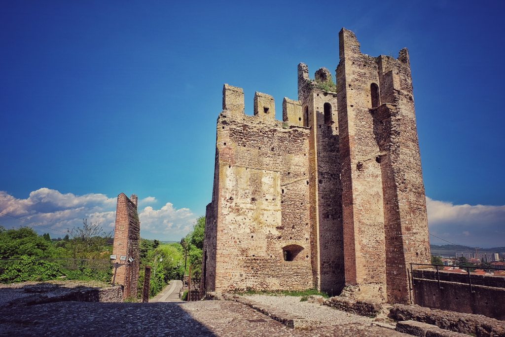 Scaligero Castle, Borghetto, River Mincio, Italy, Lake Garda, Traevlling, Travel, Travelling Book Junkie