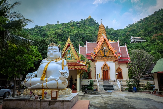 Wat Bam Tham, dragon head, temple, temples, thai, thailand, kanchanaburi, attractions, where, to, go, what, see, near, travelling, around, backpacking, best, places, top, unusual, unique travel, travelling book junkie, travel, exploring, staying, interesting, Buddha, statue, white,