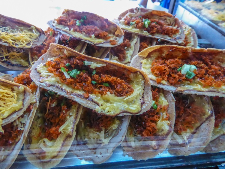 bangkok, street food, thailand, eating, stalls, food, market, eating, street, thai, travellingbookjunkie
