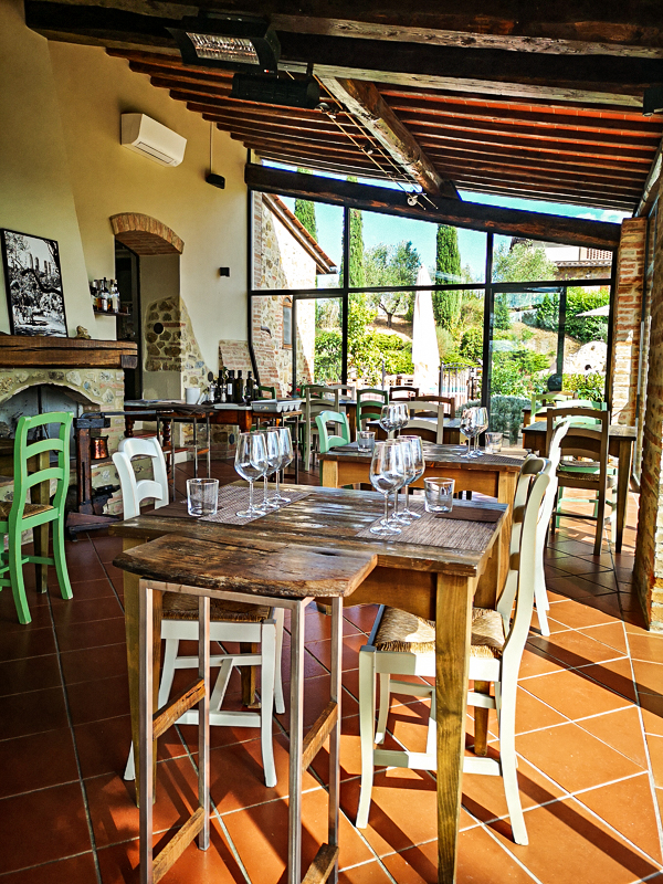 Wine tasting at La Mormoraia