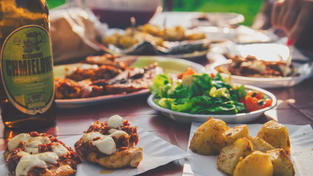 What are the best places for foodies to explore in the US? via @tbookjunkie