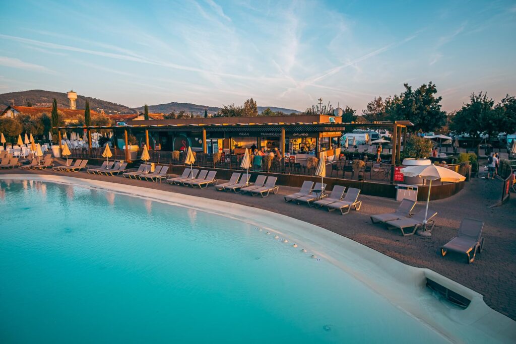 The pool area of Hu Firenze Camping in the City site.