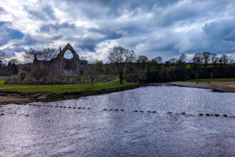 The stepping stones of Bolton Abbey