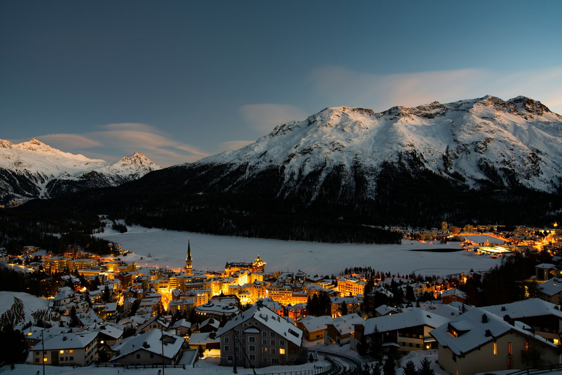 A skiresort at night highlighting the apres-ski options